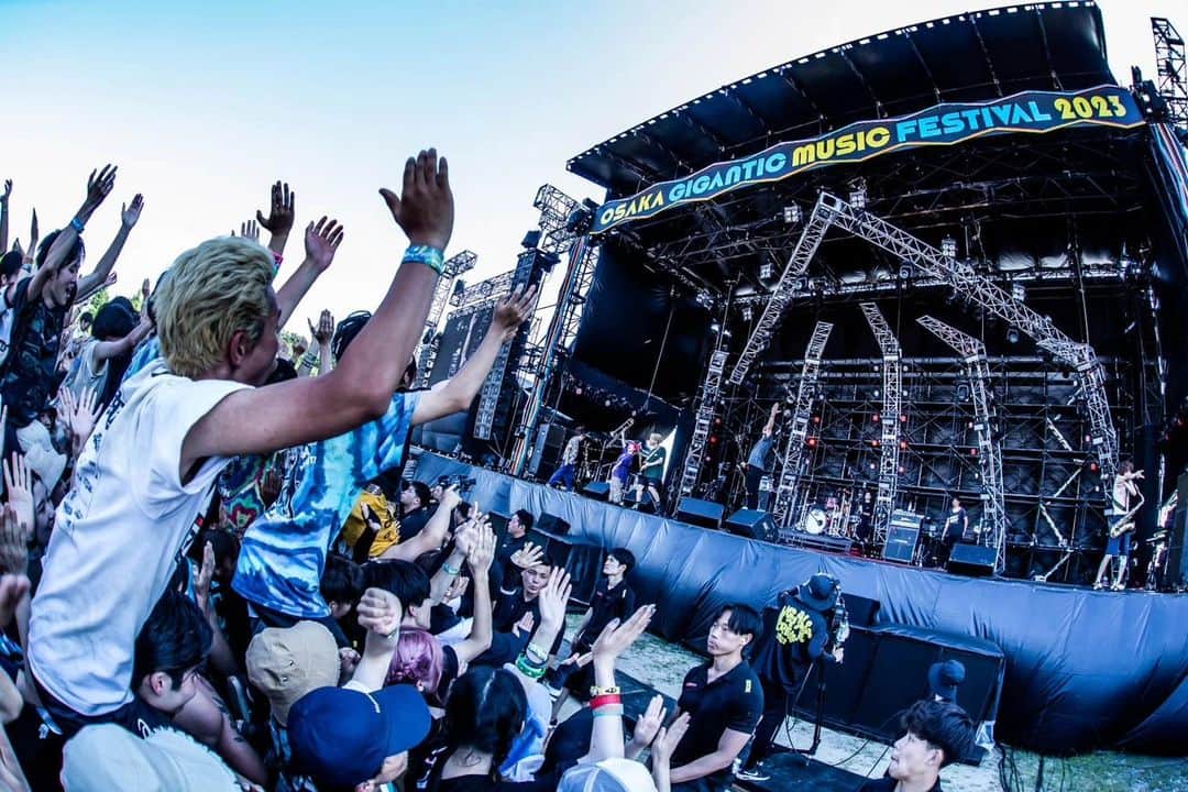 HEY-SMITHのインスタグラム：「7/22(土)舞洲スポーツアイランド特設会場 “OSAKA GIGANTIC MUSIC FESTIVAL 2023” photo by @hayachinphoto」