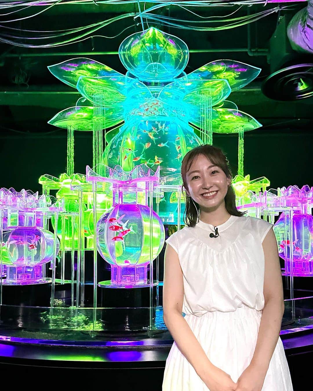杉原凜さんのインスタグラム写真 - (杉原凜Instagram)「銀座三越で行われている夏のアートアクアリウム展。金魚ってこんなに種類がいるんだ〜と、じっくり見てしまいました👀 表情や体の形、色もさまざまでおもしろい！ ライティングや水槽によって雰囲気ががらっと変わったり、夏らしい演出もあったり、どれも幻想的でした🎐✨  #ZIP #NOWニッポン #17 #銀座三越 #夏のアートアクアリウム展 #金魚   👗#ANAYI #nanouniverse」7月22日 19時22分 - sugihara_rin