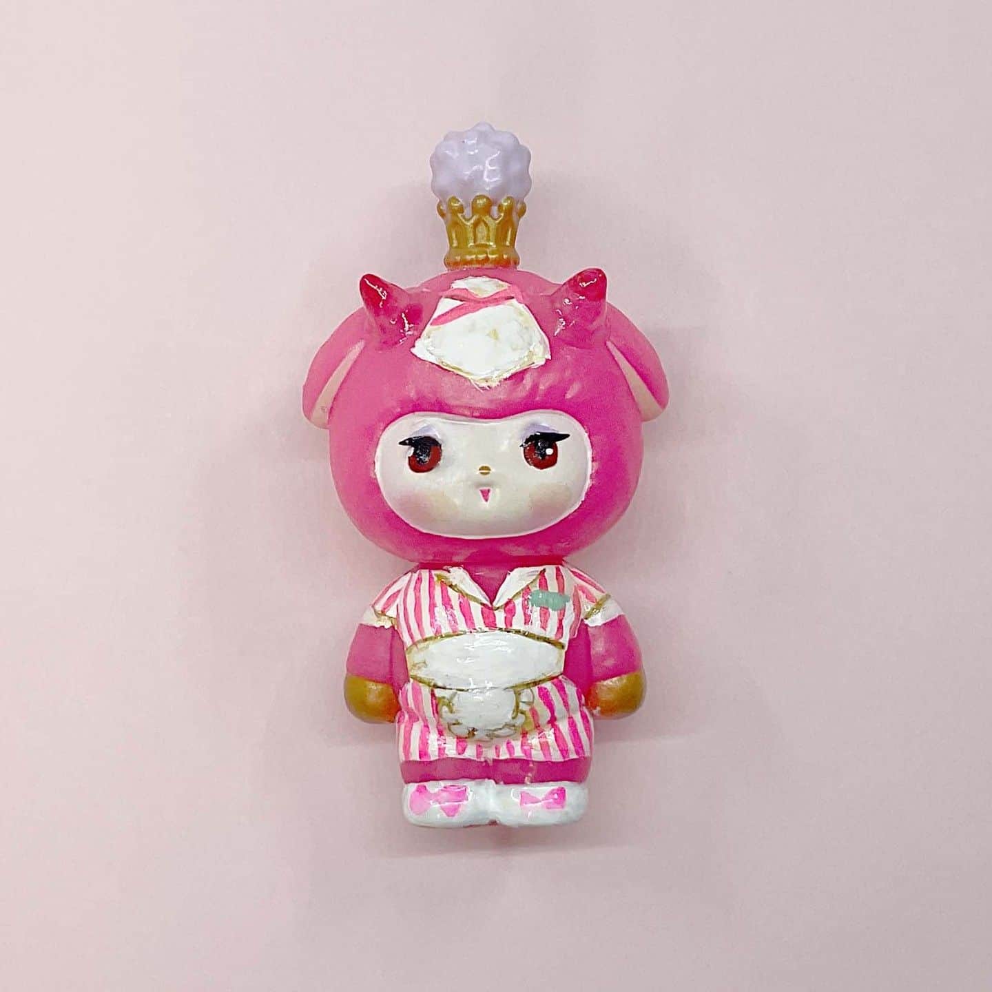 のインスタグラム：「チェリーピンクカラーのコスチュームのMOMOワルミミ。#ソフビ #sofvi #softtoy #softttoys  #ワルミミ #warumimi」