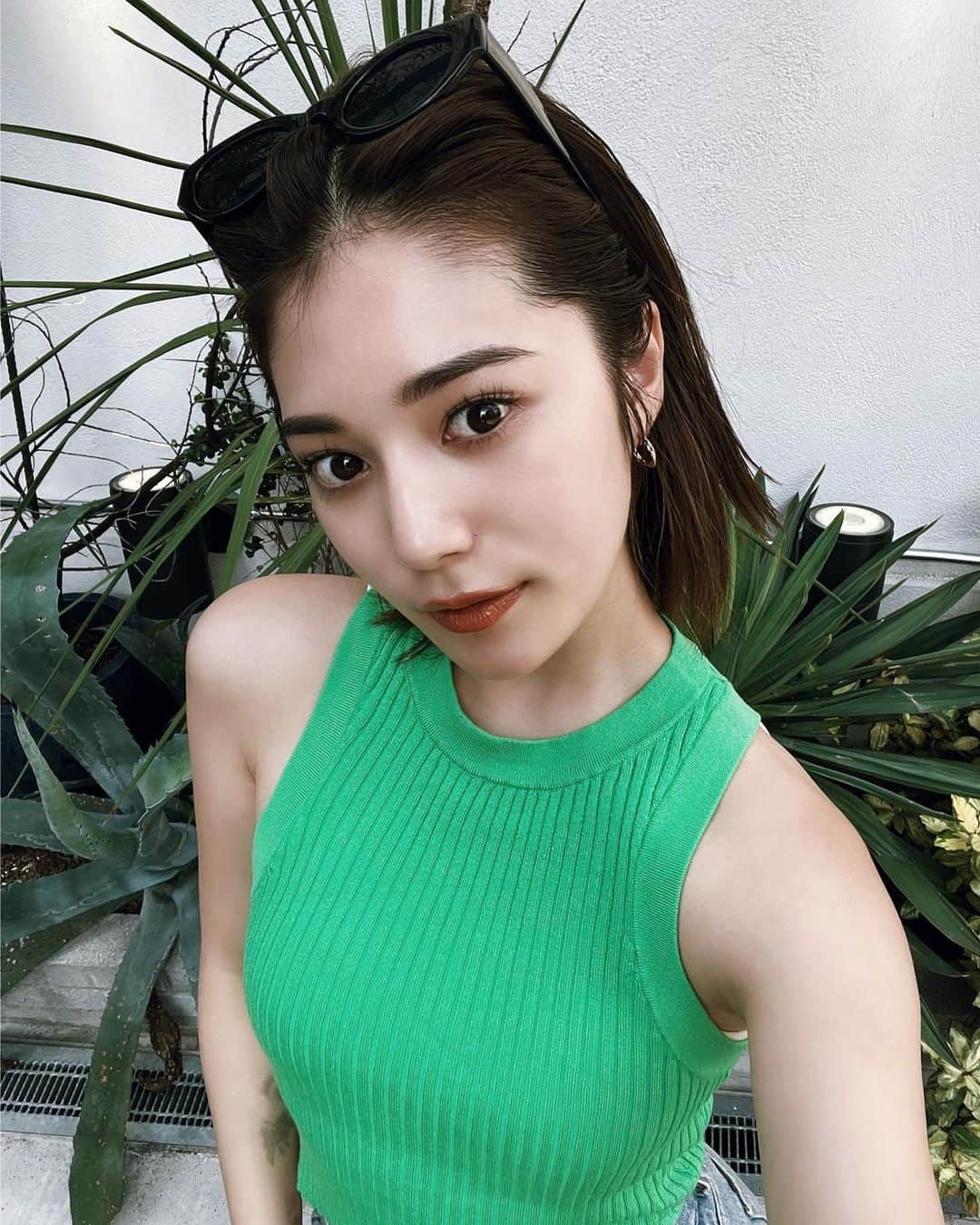 浪花ほのかのインスタグラム：「夏の緑ってかわいいー🔆 デニムもトップスもH&M🙄  @hm #エイチアンドエム」