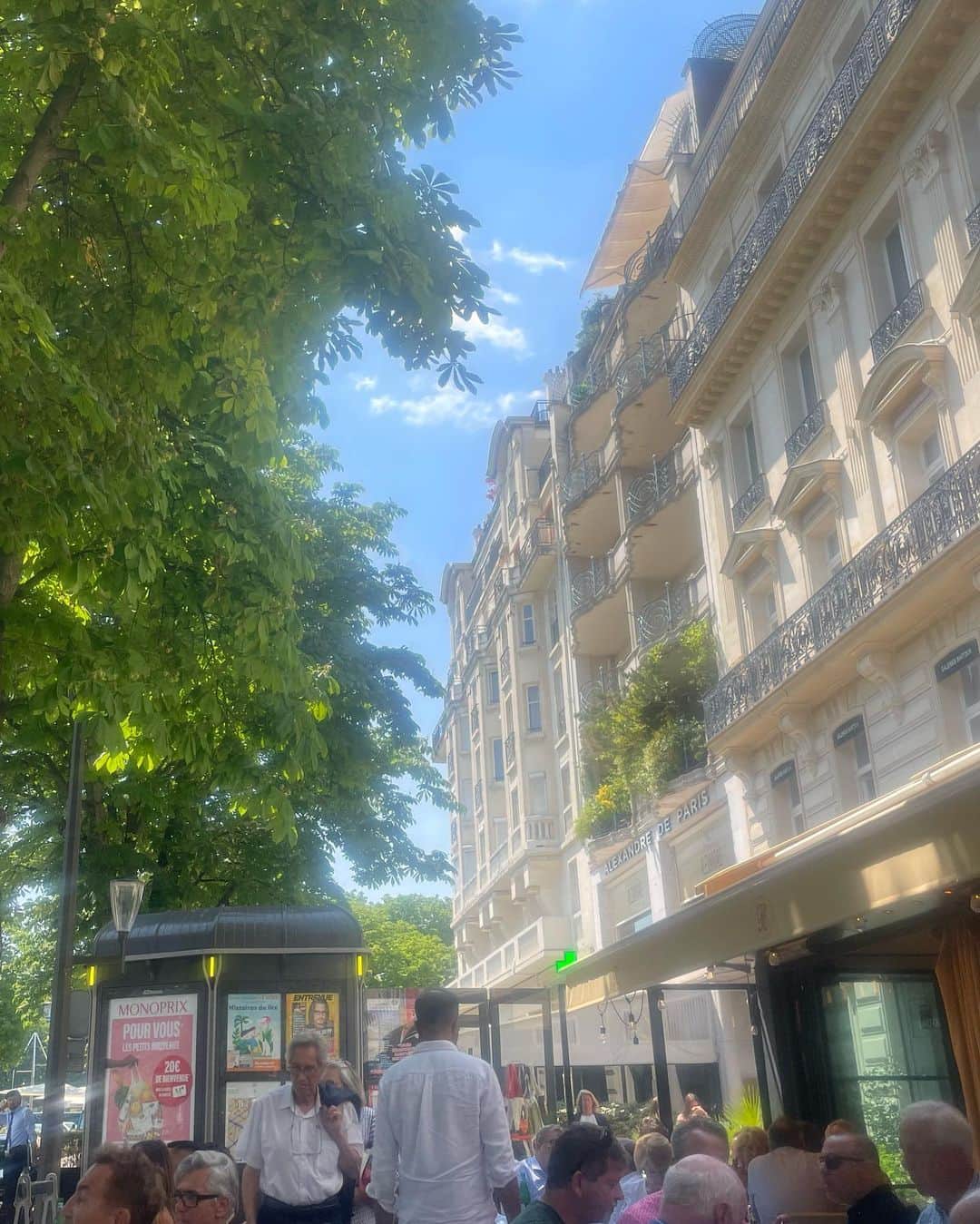 高田秋さんのインスタグラム写真 - (高田秋Instagram)「旅投稿ラストです🤣🙏 沢山upしてしまった😵  ラストはパリへ戻ったよ💚🇫🇷 このお店、お気に入りすぎて 2日連続で行っちゃった🌈  #パリ #パリ観光 #パリ旅行」7月22日 19時39分 - shu_takada