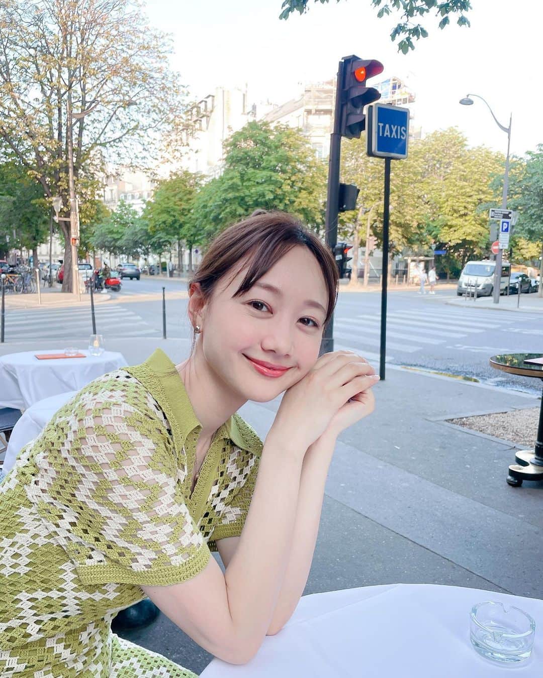 高田秋のインスタグラム：「旅投稿ラストです🤣🙏 沢山upしてしまった😵  ラストはパリへ戻ったよ💚🇫🇷 このお店、お気に入りすぎて 2日連続で行っちゃった🌈  #パリ #パリ観光 #パリ旅行」