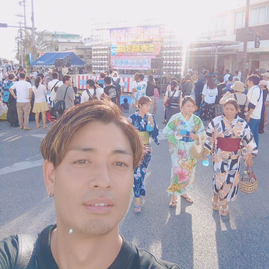 中村昌也さんのインスタグラム写真 - (中村昌也Instagram)「宮古まつり❗２日目！！ 明日までお祭り🙄 盛り上がってます!移住して半年 宮古島で初まつり🤗 本日も営業してます❕ 祭りの後、是非♥ 宮古島市平良下里646-2 バロックビル6階 #宮古島 #沖縄 #宮古島バー #miyakojima #miyakojimabar #バーイズ #イズ #baris #is #newopen #居酒屋 #海 #beach #japan #中村昌也」7月22日 19時41分 - masaya_nakamura_official