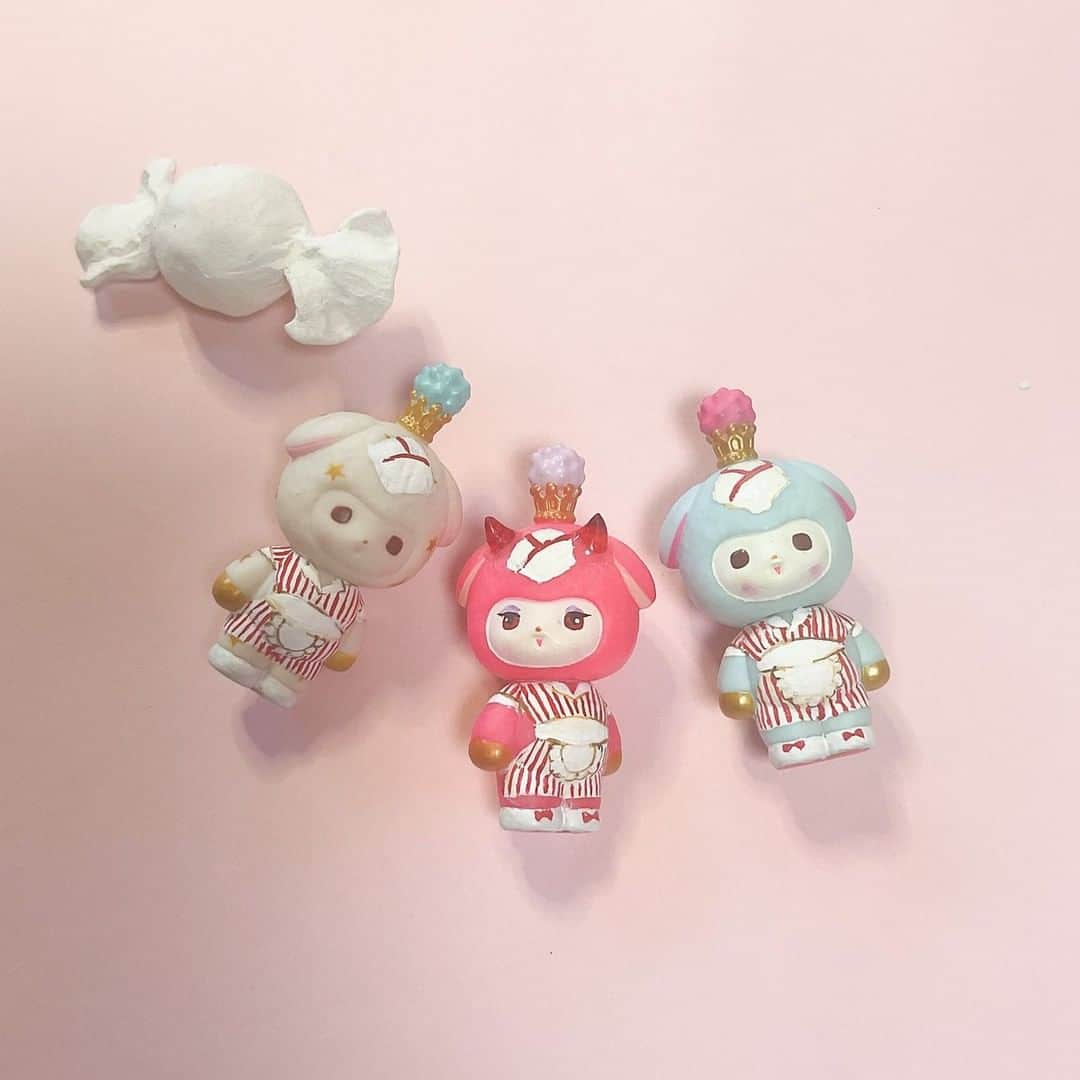 加倉井ミサイルさんのインスタグラム写真 - (加倉井ミサイルInstagram)「ヒゲのパティシエの大人気ダイナー[BEARD Bakery］でパティシエのお手伝いをするちびミミ。#ソフビ #sofvi #softtoy #softttoys  #ワルミミ #warumimi」7月22日 19時43分 - miminbo009