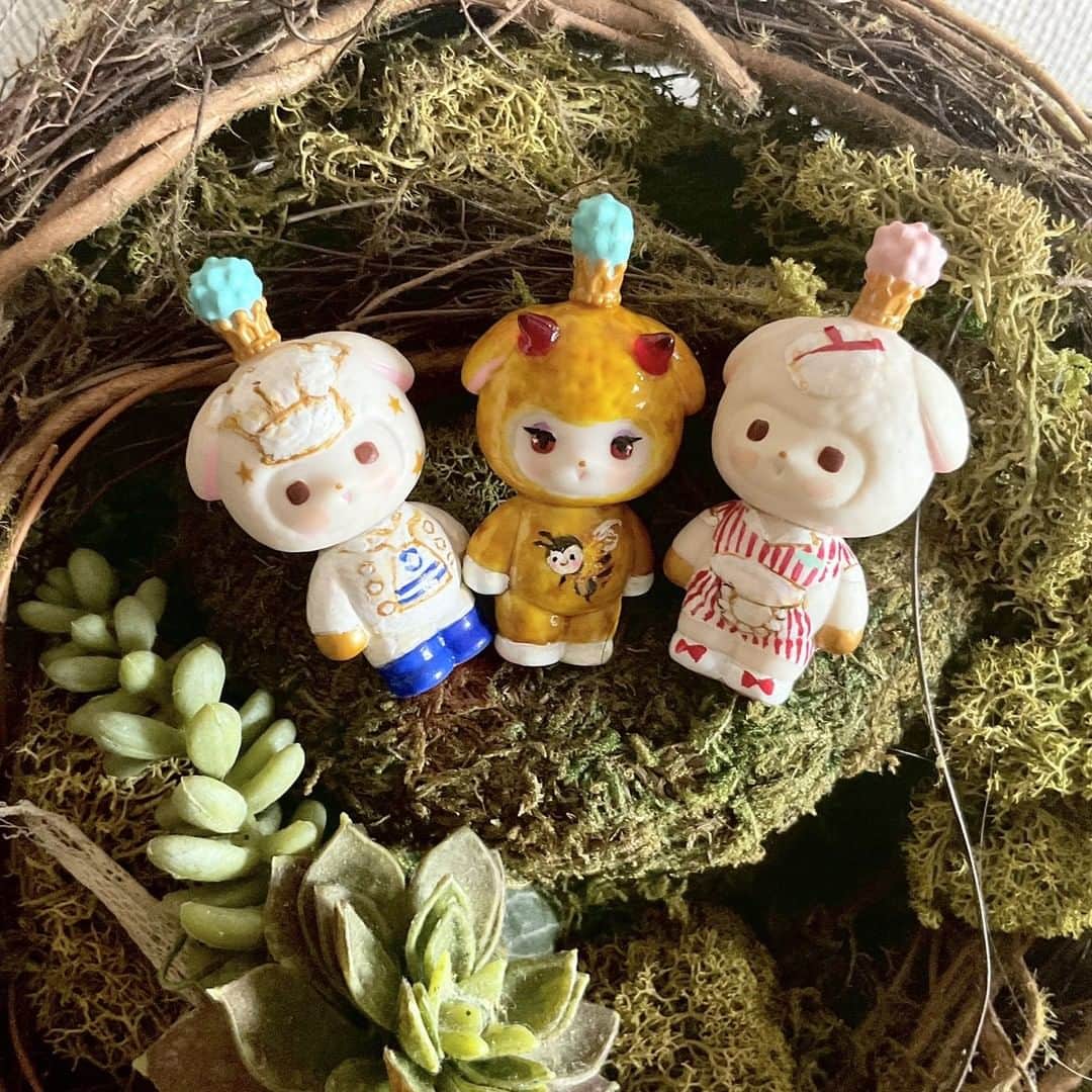 加倉井ミサイルさんのインスタグラム写真 - (加倉井ミサイルInstagram)「ヒゲのパティシエの大人気ダイナー[BEARD Bakery］でパティシエのお手伝いをするちびミミ。#ソフビ #sofvi #softtoy #softttoys  #ワルミミ #warumimi」7月22日 19時43分 - miminbo009