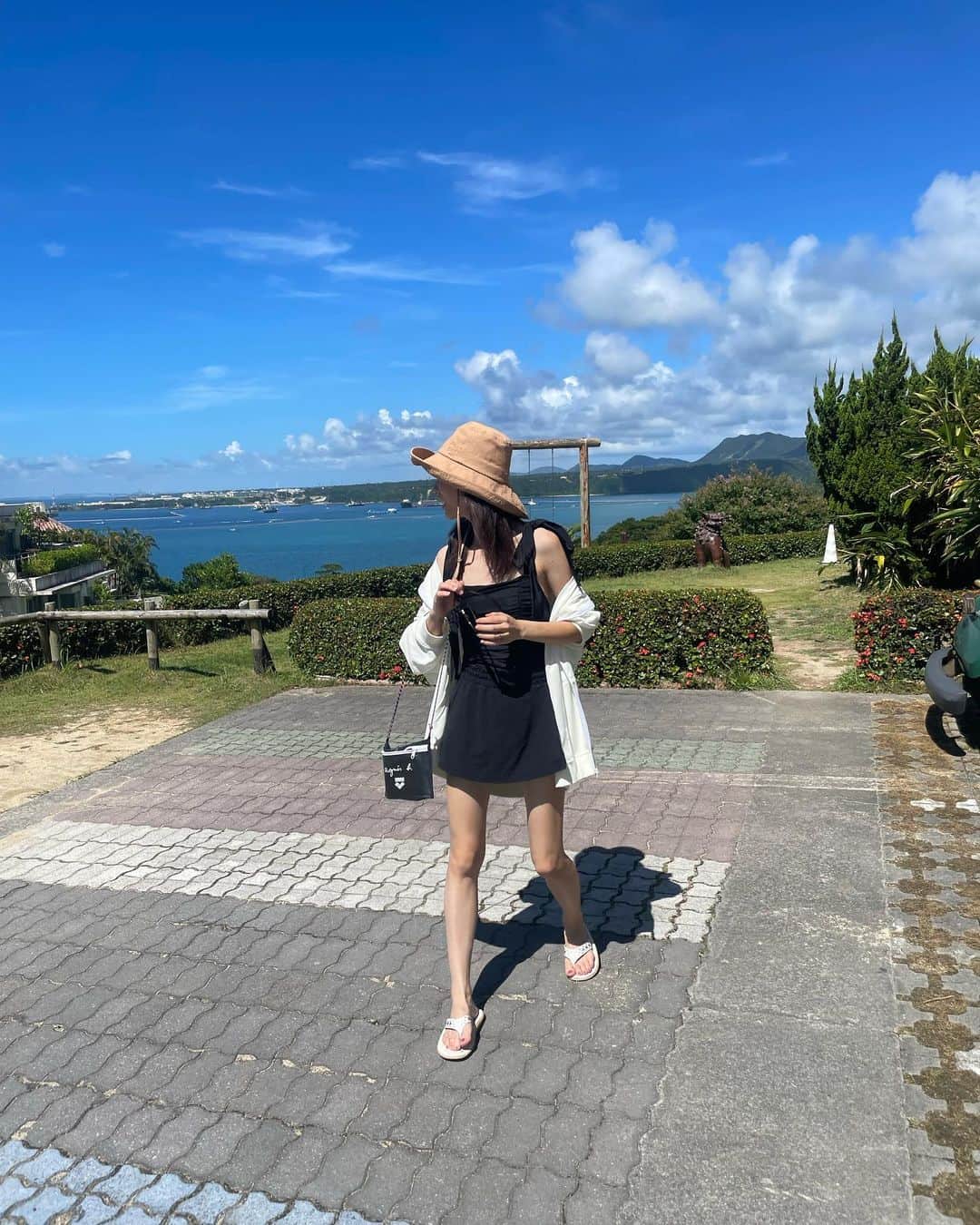 大戸千絵のインスタグラム：「沖縄のカヌチャリゾート。  まさかのゴルフもできてレンタルクラブシューズだったけど、、ありがたき幸せ。  プールプール海お魚沖縄料理三昧。  楽しい美味しい幸せな旅だった🍻🐖✨  次沖縄に行ったら絶対アグー豚しゃぶしゃぶが食べたい😭」