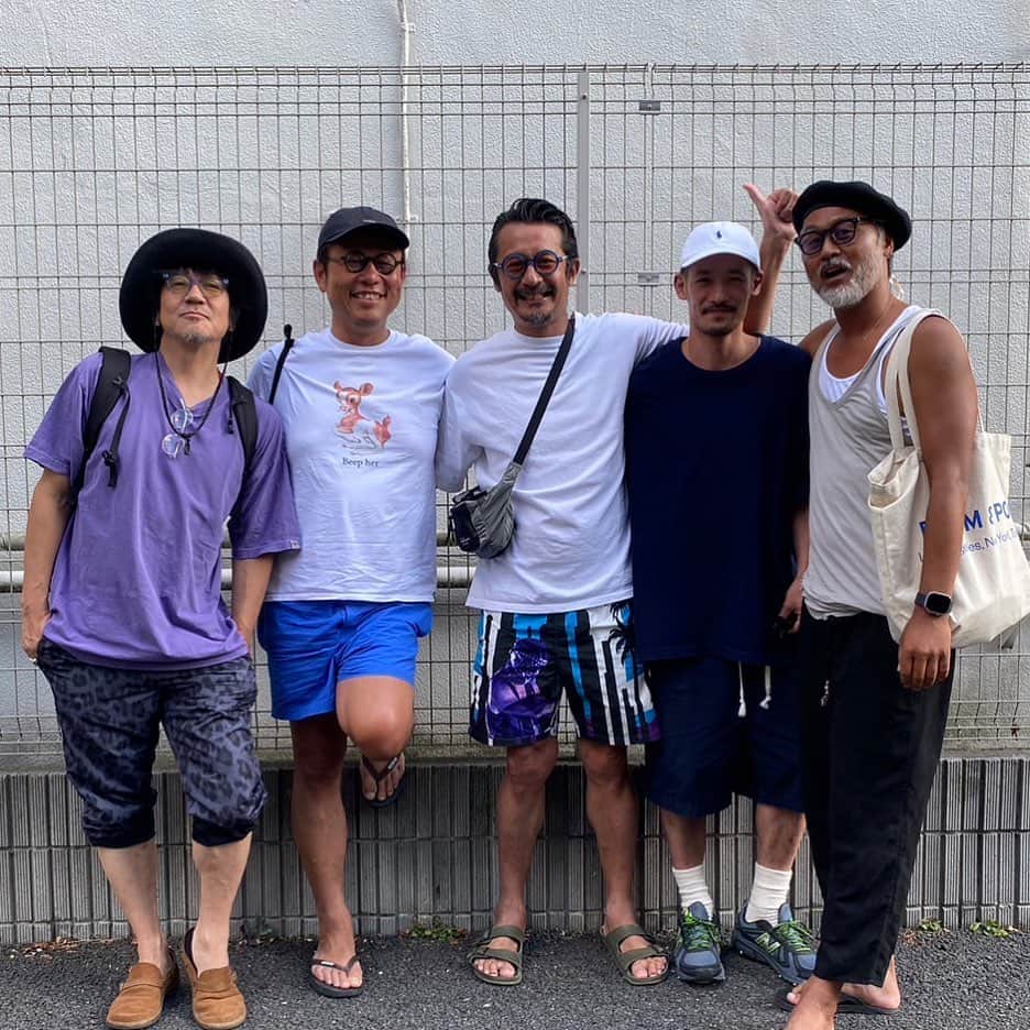 石塚啓次のインスタグラム：「パドリングしかできない種市待ちからの！ ナオくんヤス、関口さんありがとうございます！ やっぱナオくん　タネいいたら盛り上がりますね！ タネ遅いぞ！いじめたらすぐパドリングで帰って行きましたね、、、、 ナオくんまた飲んでください！  種市パトリング集中やぞ！  #石塚啓次 #YouTube #宵宵祇園  #yoiyoigion  #ブエナビスタデポルテ #buenavistadeporte #バルセロナ」