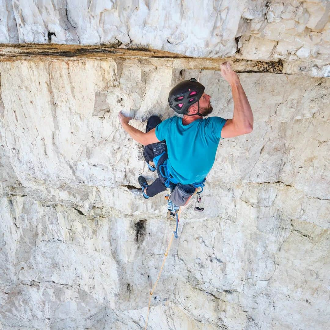 イェルネイ・クルーダーさんのインスタグラム写真 - (イェルネイ・クルーダーInstagram)「💫 Spanish route, 8b+ 550m  Another successful weekend behind me. I returned to Tre Cime with @f.sattelberger to work on a Spanish route in Cima grande. First, I wanted to try Project fear and take some photos from the roof, but honestly, I was too dragged into this one that I wanted to try at the end of the month anyway.  Chossy rock and bad protection made it harder to get to the crux pitch than I thought. Surprisingly, I sent the hardest one on my second go, but due to my failure in "7a+" pitch, I decided to go down. We returned the next day, and starting pitches didn't feel any better than a day before. I also slipped again on the crux pitch. The second go was a success, but the chossy and bad protected upper part of the route didn't mean the finish of the climb. I had to fight hard, not to fall anymore. After 13 hours of climbing, we were standing on  the top of it, with big smiles on our faces 😁😁😁. Photos taken by one and only @luka.tambaca 💥 __________________ @ocun.climbing @scarpaspa」7月22日 19時53分 - kruderjernej