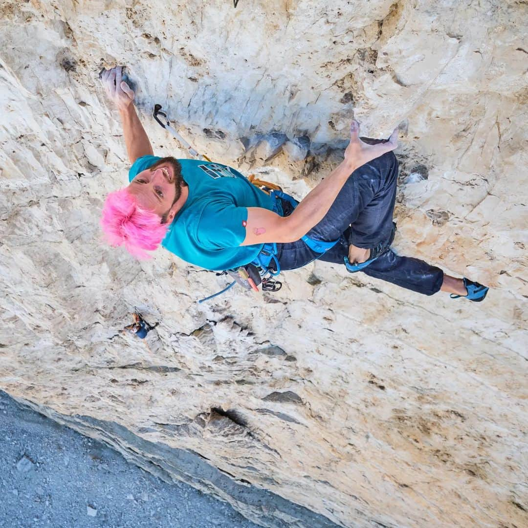 イェルネイ・クルーダーのインスタグラム：「💫 Spanish route, 8b+ 550m  Another successful weekend behind me. I returned to Tre Cime with @f.sattelberger to work on a Spanish route in Cima grande. First, I wanted to try Project fear and take some photos from the roof, but honestly, I was too dragged into this one that I wanted to try at the end of the month anyway.  Chossy rock and bad protection made it harder to get to the crux pitch than I thought. Surprisingly, I sent the hardest one on my second go, but due to my failure in "7a+" pitch, I decided to go down. We returned the next day, and starting pitches didn't feel any better than a day before. I also slipped again on the crux pitch. The second go was a success, but the chossy and bad protected upper part of the route didn't mean the finish of the climb. I had to fight hard, not to fall anymore. After 13 hours of climbing, we were standing on  the top of it, with big smiles on our faces 😁😁😁. Photos taken by one and only @luka.tambaca 💥 __________________ @ocun.climbing @scarpaspa」