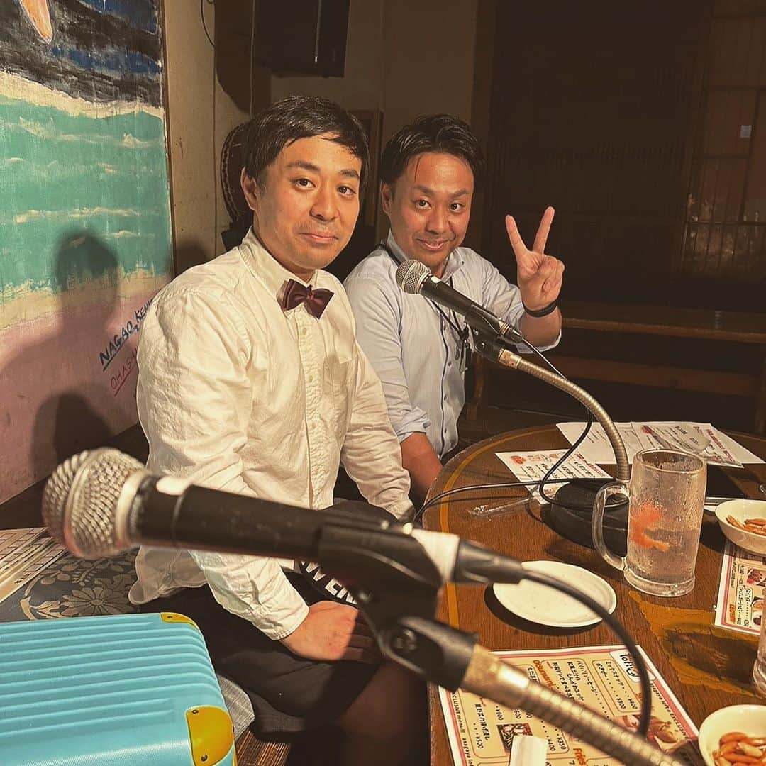 小鳥遊しほさんのインスタグラム写真 - (小鳥遊しほInstagram)「改めましてお誕生日会ありがとうございました！！🎁🫶  いやはや〜楽しかったですね〜！！！！❤️  満員の会場で全員グラスを掲げてのカンパーイ！コールは最高でした🥹  開始30分以内にコラボメニューもシャンパンも売り切れる皆様の大盤振る舞い度😂😂😂 まりちゅうファンにも大いにお世話になりました🙄🙄🙄笑  謎解きゲームにビンゴに抽選会にとコンテンツ盛りだくさんで挑んだおかげで和気あいあい度100点満点でした🎂  MCぽんぽこの双子の兄登場もおもろかったw  3人+うーそばのイラストくれた方もいたり😭❤️  あのですね 気が早いですが宣言しておきます  ／ 来年も同じ場所同じ演者でやりたいと思ってます！！！ ＼  笑  会が終わってロフトの店長さんから「来年の予約取りますか？」と言われて笑った😂  笑ったけどよく考えたらそれで良いのでは？と思ったのです  来年もココで集まろうね、とお客さんにも言っておけばよかったかなと  てことでココで言っておきます👶  今年来れた方も来れなかった方も 来年もよろしくお願いします！！！！🥳🫶笑  35歳も楽しんで生き抜きます🫶  🎂🎊🎀  #お誕生日会 #長澤茉里奈 #まりちゅう #大狸ぽんぽこ #阿佐ヶ谷ロフトa #35歳」7月8日 12時35分 - shihotakanashi