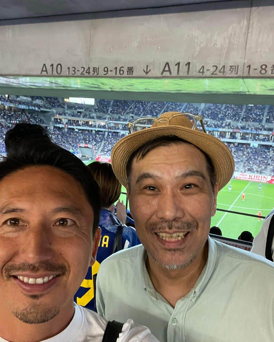 橋本英郎さんのインスタグラム写真 - (橋本英郎Instagram)「先日の #日本代表 と #ペルー の試合にご招待いただいた時の写真！  ラモスさんや永島さん、初めて世代別で代表招集をしてくれた清雲さん、堀井さん、平野さんと、過去にお世話になった多くの方々にお会いでき、自分にとってとても有意義な時間を過ごすことができました。  先輩たちに負けず、走り続けます！！  #パナスタ  #日本代表サッカー  #サッカー日本代表  #サッカー #サッカー少年  #サッカー観戦  #サッカー部  #サッカースクール  #サッカートレーニング  #サッカー日本代表  #サッカーボール  #レジェンド #大先輩」7月8日 16時35分 - hideohashimoto