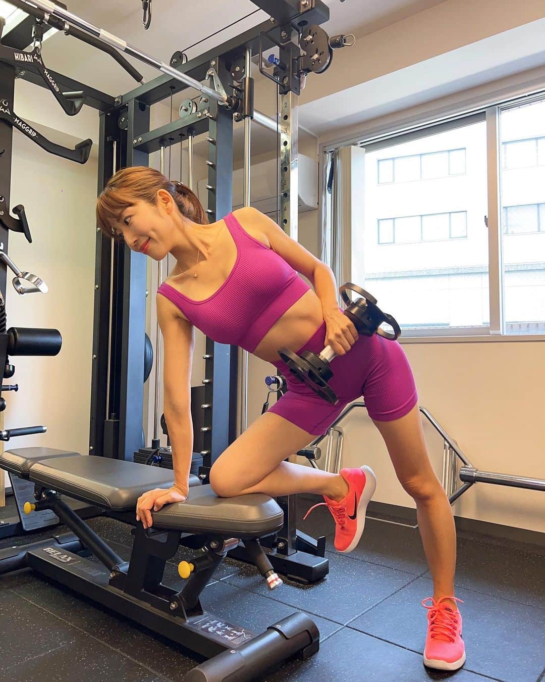 のインスタグラム：「@u_gym.official ユージムに通い始めて9カ月目に突入！！ 体脂肪32%から18%になり、体重54キロから44キロになり、前までちょっと食べたらすぐに太っていたのに今はガンガン食べても全く数字の変動なし！✨ むしろしっかり食べないとどんどん体重減ってしまう、、😂笑 完全に体質が変わりました✨ 筋トレだけでなく筋トレ後にストレッチでしっかりケアするのも凄く大事🤗 @bestbodyjapan ベスボまであと2カ月ちょっと！✨ 体重キープしながら体脂肪あと少し減らして筋肉量増やしていくよ🤗 身体は正直だからやり甲斐あるよねー✨🤗 #筋トレ#筋トレ女子 #筋トレ好きと繋がりたい#筋トレ動画#トレーニング#トレーニング動画#パーソナルトレーニング#ボディメイク#ベストボディジャパン #ベストボディジャパンへの道」