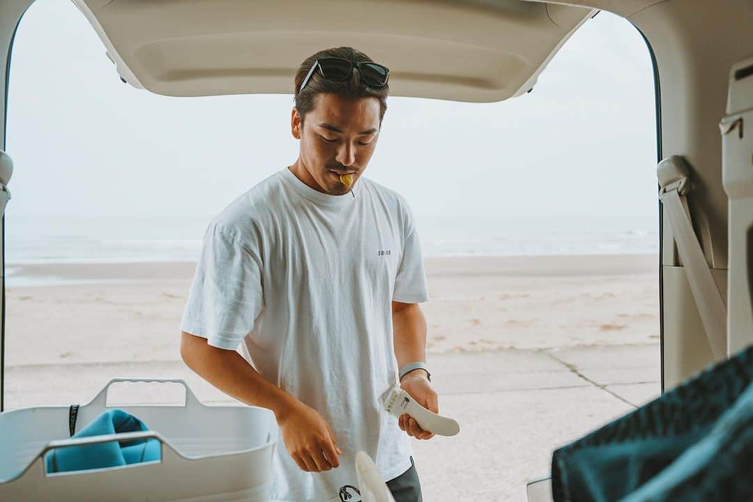 金尾玲生のインスタグラム：「.  GO SURF with @captainfincojp   📸by @dillphotodelic」
