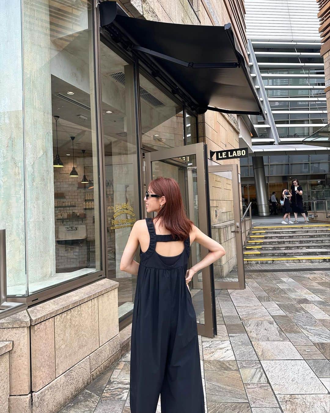 山田千尋さんのインスタグラム写真 - (山田千尋Instagram)「. ふらっと立ち寄った時に見つけて背中のデザインが 可愛くて買ったサロペット💙  salopette#miesrohe  sunglasses#celine」7月8日 11時20分 - chihiro_511