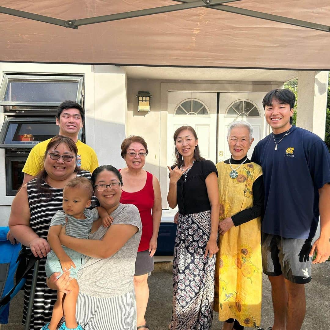 飯島寛子さんのインスタグラム写真 - (飯島寛子Instagram)「タマキの小学校時代からの友達！再会BBQ！みんな大きくなって〜昨日のように思い出す学童期、Long time no talking mothers！ #BBQ #hawaiilocals  #hawaiilife #holidaymode」7月8日 11時34分 - hirokoiijima