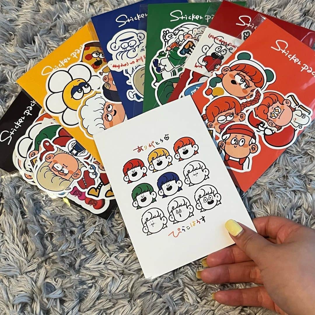 Pirakoのインスタグラム：「とっても可愛くできましたるんるん🍄  お疲れさま日記に出てきたこたち ずっと前から人気を勝ち誇ってるいつメンたち 可愛いお気に入りをぎゅっと詰め込みました💌♡  オンラインストアからゲットできます😘 チェックしてみてね！  雨だけど素敵な週末になりますよーに！🪷」
