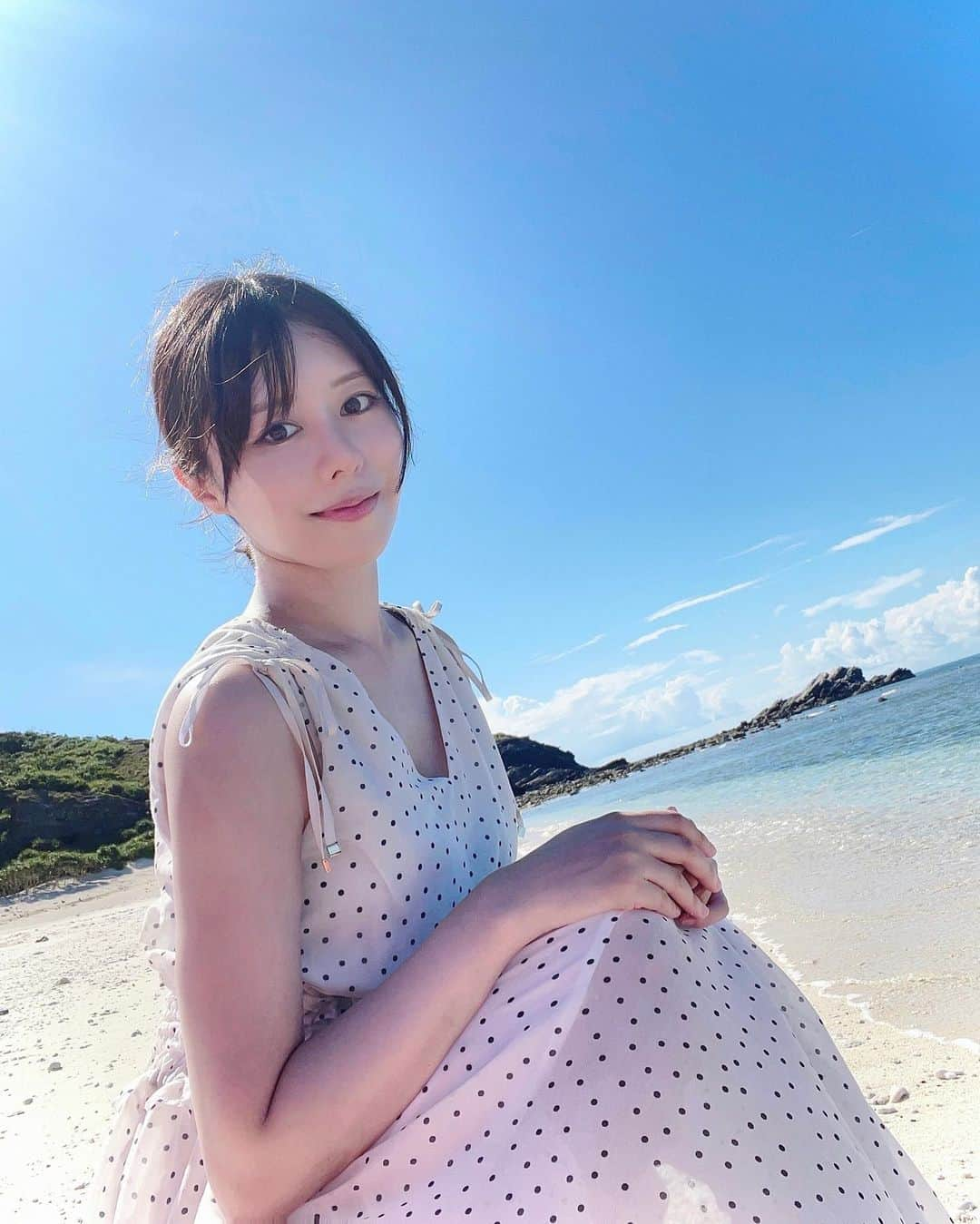 瑠川リナさんのインスタグラム写真 - (瑠川リナInstagram)「. . 太陽が眩しい☀️ . . #沖縄　 #海　#癒し　#summer #自然が好き  #sea  #写真好きな人と繋がりたい #旅行好きな人と繋がりたい  #思い出グラム　#また行きたい場所 #relax #refresh #instagood #travel #여행　#일본여행 #travelphotography #japan #followme #f4f #likeforlikes #japanesegirls #japanesebeauty #女孩　#扎心了」7月8日 12時24分 - rukarina_insta