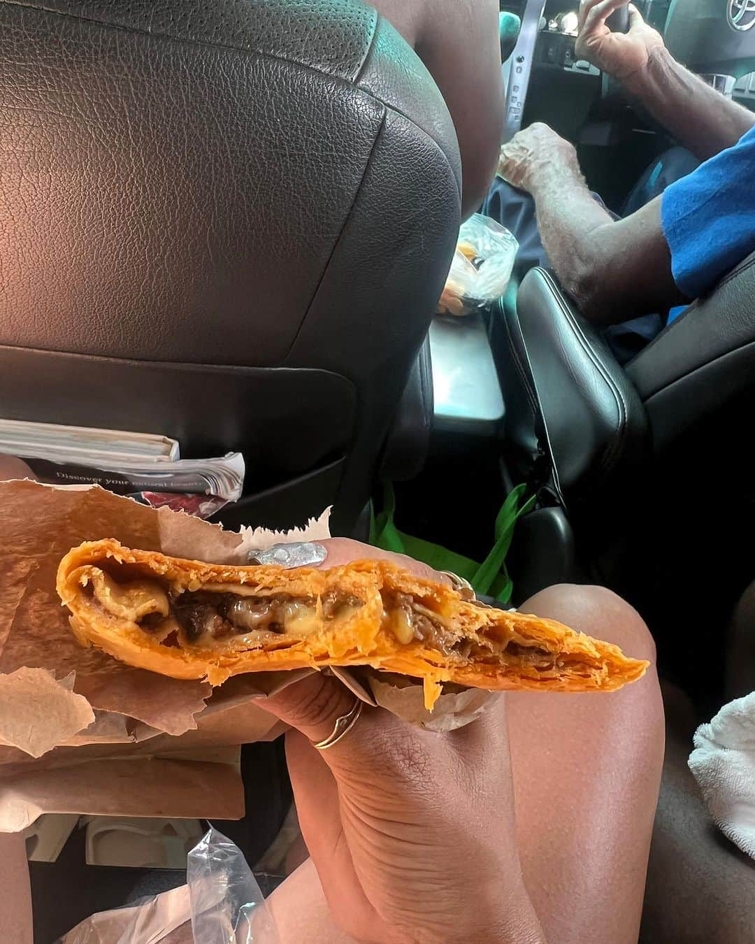 ジャスミン・サンダースさんのインスタグラム写真 - (ジャスミン・サンダースInstagram)「Beef & Cheese Patty Me Please 🙃 I’ve been wanting to come to Jamaica for about 4-5 years now. Specifically for my birthday. So happy I made it happen this year - no matter what! This mental health trip was everything thing I could’ve given myself and more. So happy I had my friends there by my side. 🫶🏽 It’s the commentary on every video for me! 🤭 Oh, and I also checked off bamboo rafting from my bucket list! My cup is full!」7月8日 3時33分 - goldenbarbie