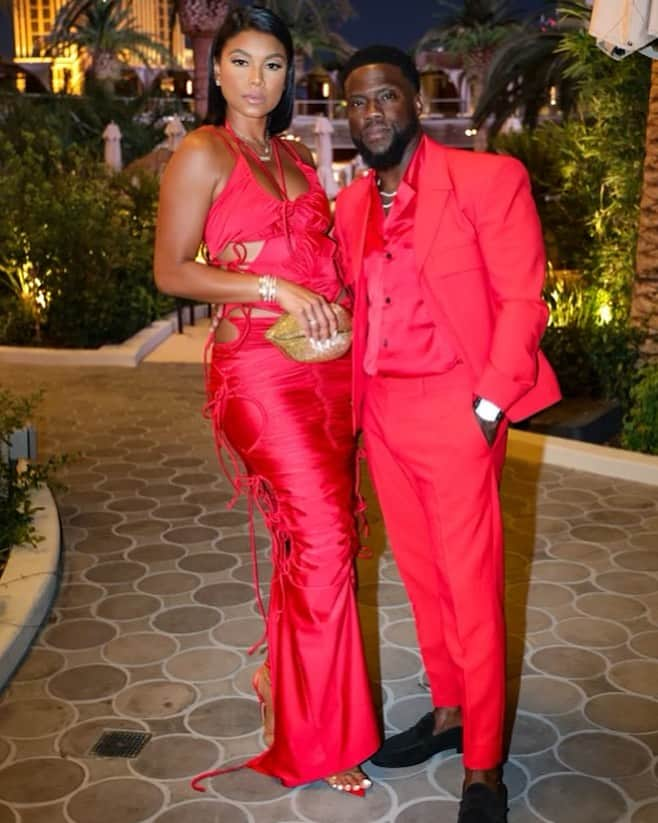 ケビン・ハートさんのインスタグラム写真 - (ケビン・ハートInstagram)「B Day Vibes with the Wife!!! #Harts」7月8日 3時39分 - kevinhart4real