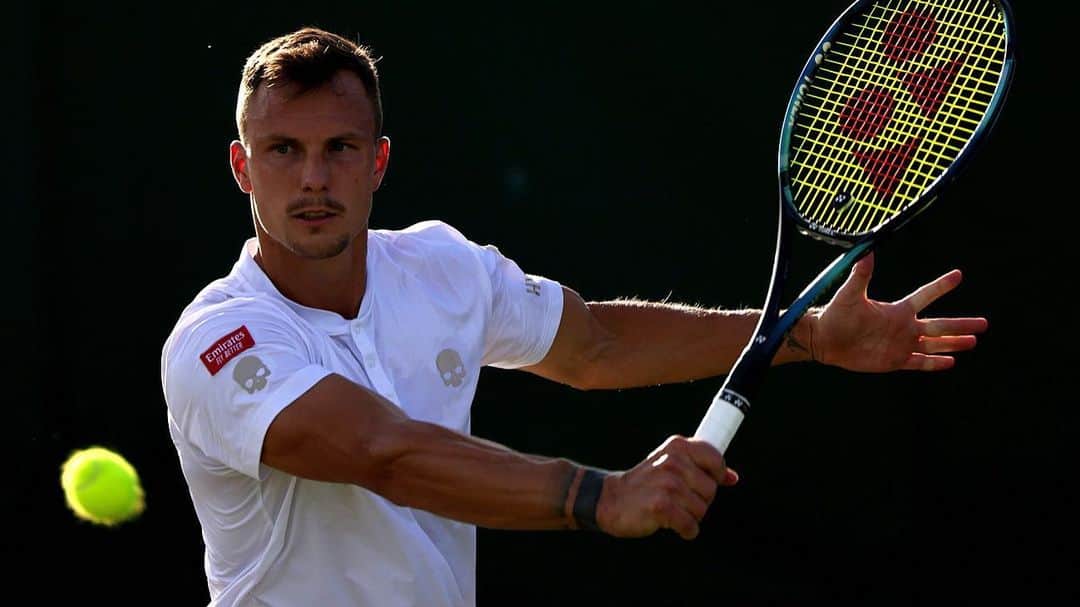 マートン・フチョビッチのインスタグラム：「R3 @wimbledon ⬆️🎾」