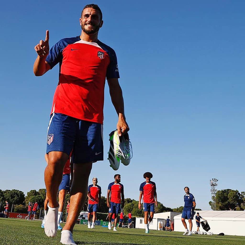 のインスタグラム：「¡¡☝🏼 día!! A por la 23/24 ❤️🤍 #AúpaAtleti」