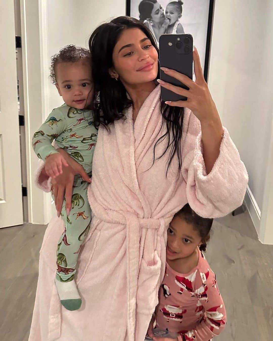 E! Onlineさんのインスタグラム写真 - (E! OnlineInstagram)「We feel like we're on cloud 9 after Kylie Jenner shared adorable new photos of her son Aire. 🥹 Link in bio to be blown away by the cuteness. (📷: Instagram)」7月8日 5時01分 - enews
