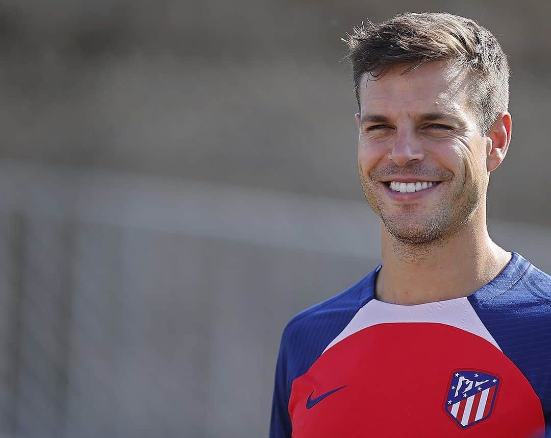 セサル・アスピリクエタのインスタグラム：「Inicio esta nueva etapa con toda la ilusión y ambición del mundo. 💪 De vuelta en @laliga #AúpaAtleti 🔴⚪️」