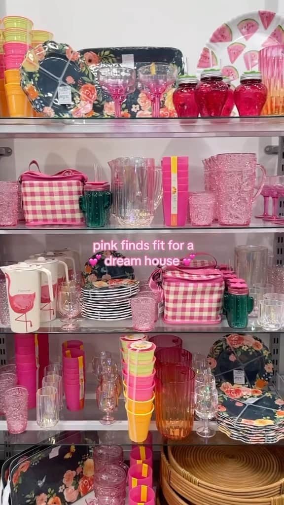 HomeGoodsのインスタグラム：「Brb, creating our own #HomeGoodsDreamHouse with these pink finds. 💕🤩 Share what pink #HomeGoodsFinds you’d add to yours!」