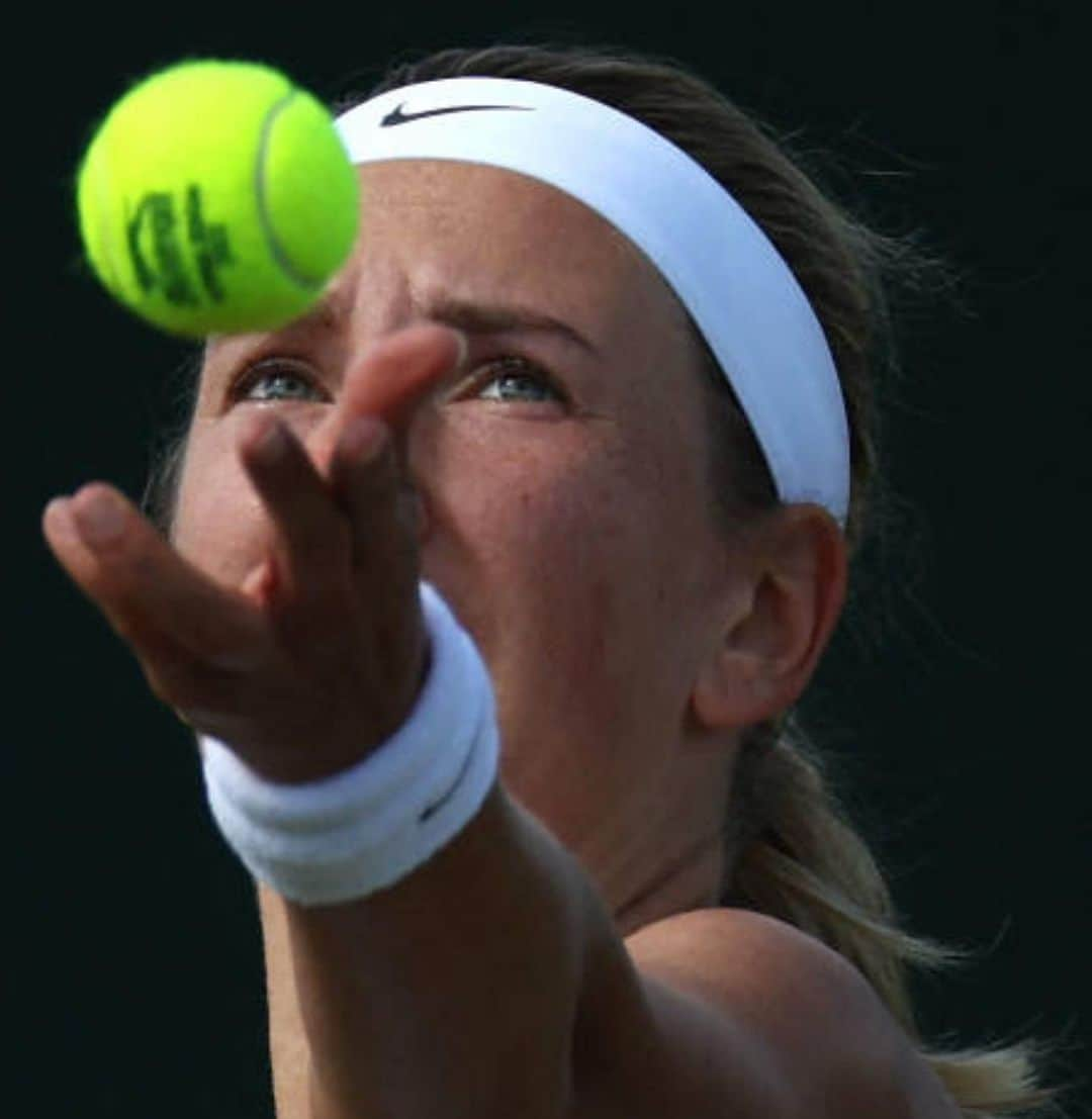 ビクトリア・アザレンカさんのインスタグラム写真 - (ビクトリア・アザレンカInstagram)「👀 🎾 😊   @wimbledon」7月8日 5時38分 - vichka35