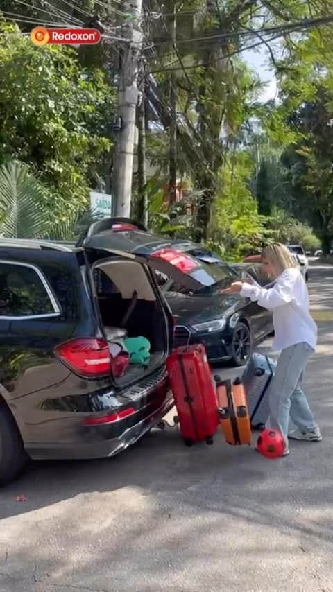 Giovanna Ewbankのインスタグラム：「As férias já começaram por aqui! E pra garantir que a turma toda aqui esteja com a imunidade em dia pra essa época gostosa, nada melhor que Redoxon que tem vitaminas C, D e Zinco que ajudam a manter a sua imunidade em alta. Além de ser a marca mais recomendada por médicos e pediatras. Assim, ficamos todos prontos pra qualquer ocasião ❤️ @redoxonbr @bayerbrasil #Redoxon #Bayer #ImunidadeGeraHumanidade #Férias  CH-20230707-72」