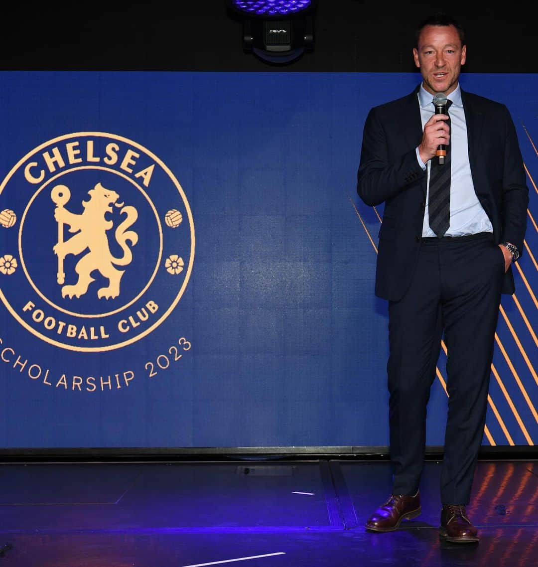 ジョン・テリーさんのインスタグラム写真 - (ジョン・テリーInstagram)「I’m delighted to be back Home working in the academy and continuing my role at the club. @chelseafc 💙」7月8日 6時18分 - johnterry.26