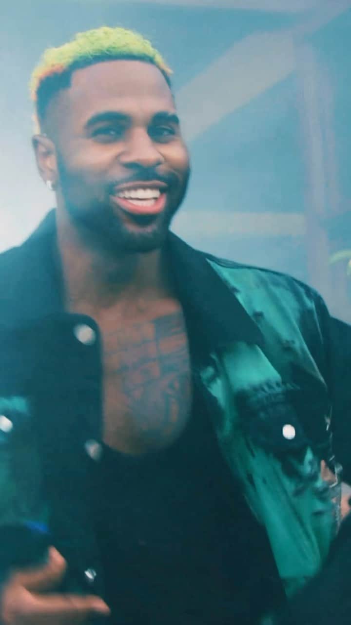 ジェイソン・デルーロのインスタグラム：「🚨New Music Video🚨 ‘Glad U Came’ 🔗 in bio」