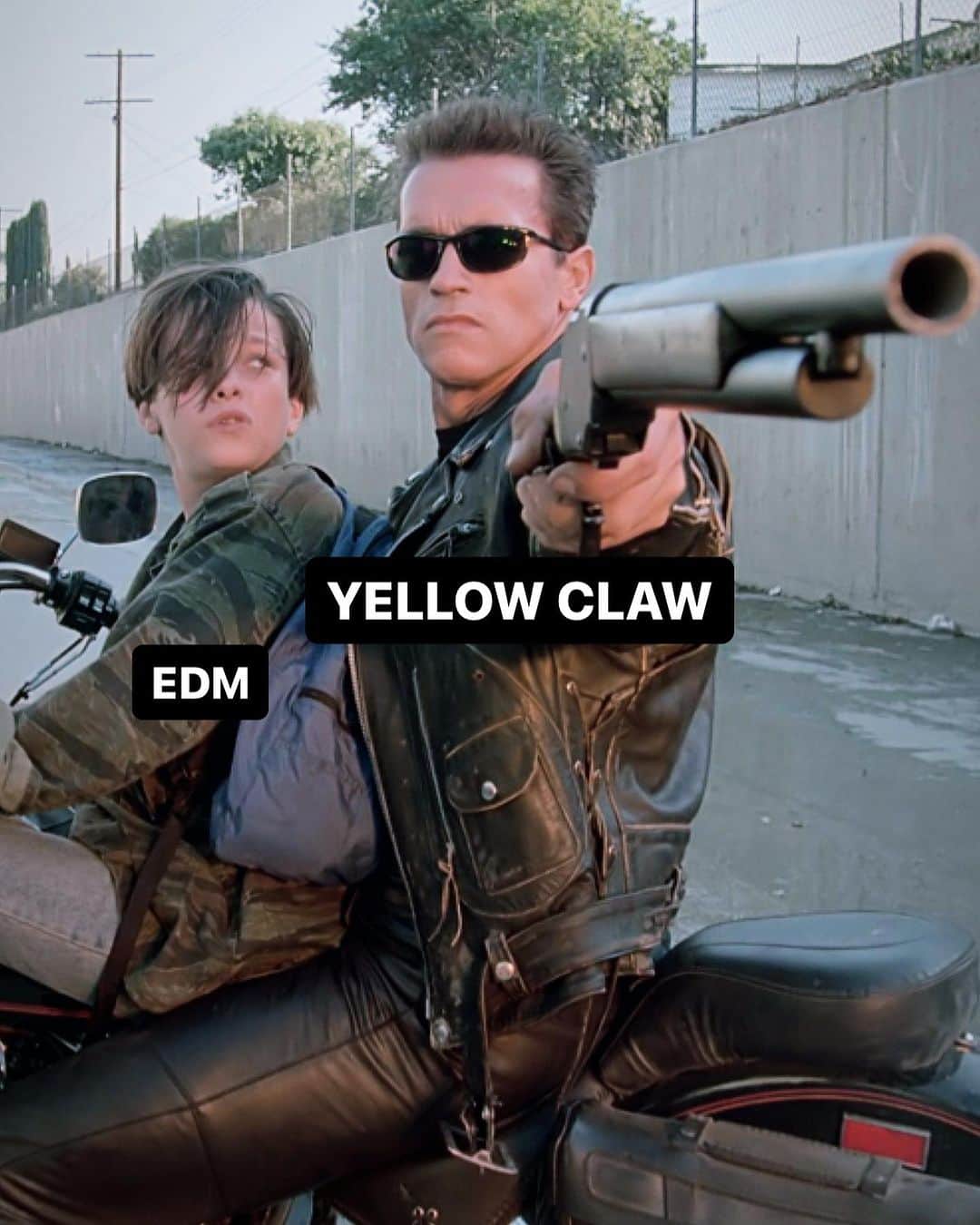 Yellow M.F. Clawさんのインスタグラム写真 - (Yellow M.F. ClawInstagram)「LOS ANGELES TO CHINA AND ANOTHER ONE WITH FLOSS GOING DEEP IN THE OG TRAP. WORLDWIDE BABY!」7月8日 6時24分 - yellowclaw