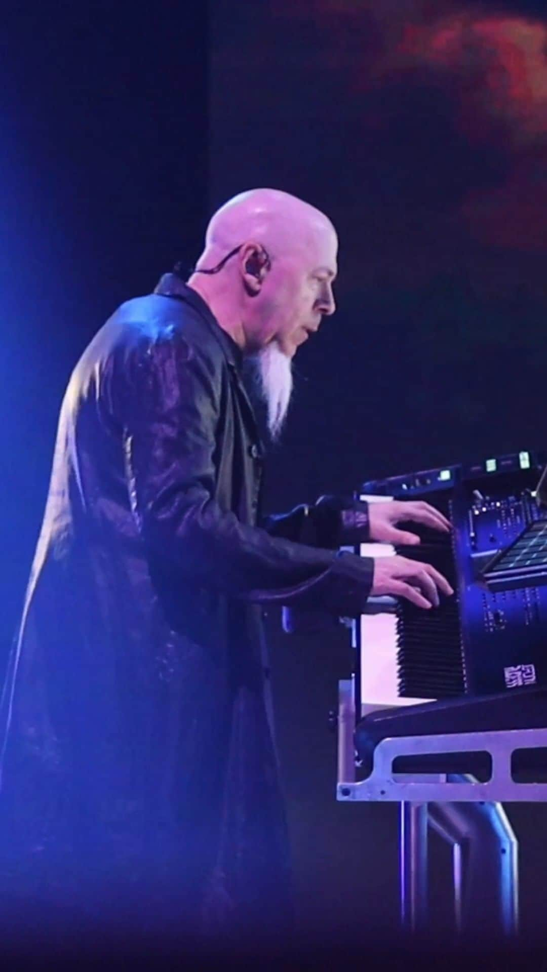 ドリーム・シアターのインスタグラム：「"This is the greatest bunch of people, such an amazing night of music!" @jcrudess   Get tickets for Dreamsonic 2023 at dreamsonic.com!  #DreamTheater #DevinTownsend #AnimalsAsLeaders #Dreamsonic2023」