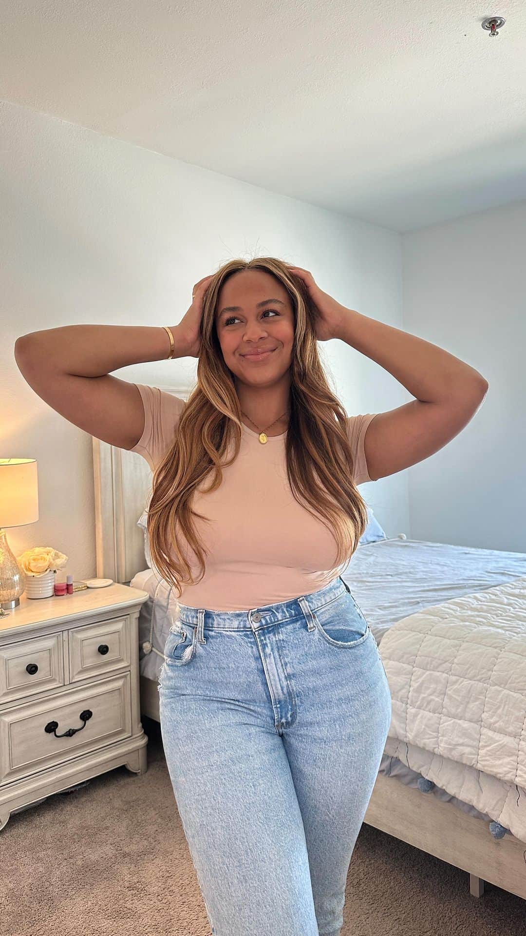 Nia Sioux Frazierのインスタグラム：「Loving my curves and body in Bare Necessities’ new collection, Smoothing Seamless. Head to BareNecessities.com to shop the new launch #BNpartner」