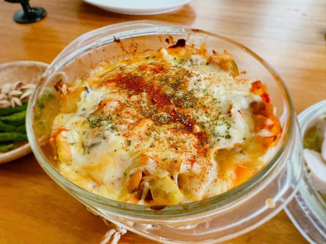 金子貴俊のインスタグラム：「今日のランチは 「ひもかわうどんのラザニア」 これがめちゃめちゃ美味い！ 大正解！  #ひもかわうどん#ラザニア」