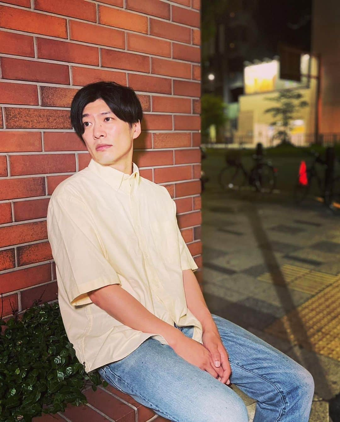 岸本卓也さんのインスタグラム写真 - (岸本卓也Instagram)「昨日夏砂に描いた初日を迎えました。 人生初朗読劇「夏砂に描いた」 えのもとぐりむくん、咲田雄作さんの素敵な想いの詰まった作品です。 ご観劇いただいた方々にもご満足の声を多くいただけましてありがたいかぎりです。 残り出演回は 7/9(日)13:00〜 7/11(火)19:00〜 となっております。  アーカイブのない作品ですがぜひ皆様の心に残るように残りもやっていきたいと思います。  ご来場お待ちしております。  #夏砂に描いた」7月8日 7時25分 - takuyakishimoto