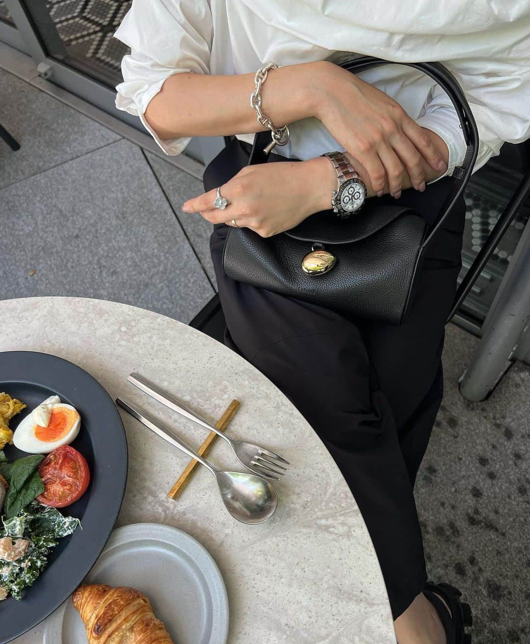 青野未来 / MikuAonoのインスタグラム：「. . 🧳🖤  最近大活躍のDrop Duffel 🍒 これは本当可愛くて、使いやすい🙆‍♀️ @cafune.official  私も初日にpopup行ったよ💁 めちゃミニのも出てて可愛かった〜🥹!!!  cafune(カフネ)期間限定ショップは 📍阪急うめだ1Fプロモーションスペース12 6/28〜7/11までやってるよ🤍 . . #cafune #cafunepopup #cafunexhankyu  #mycafune #カフネ#梅阪popup」