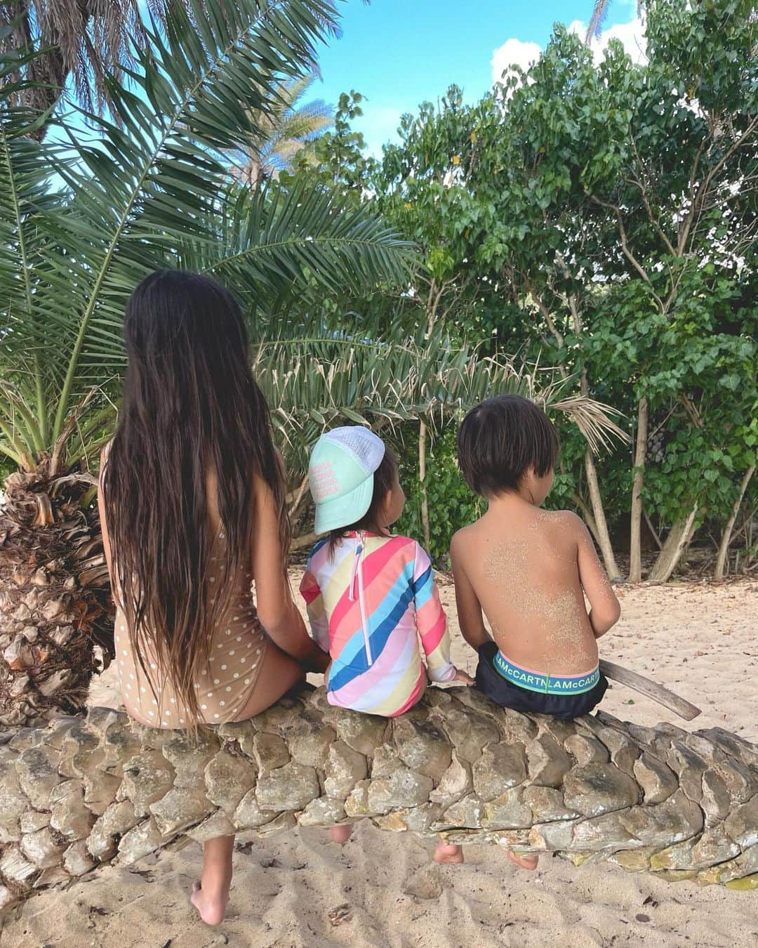 吉川ひなののインスタグラム：「Good morning from Hawaii🌴 Today, I am going to have a great day with my three kids🤪♥️  #ワンオペ中」