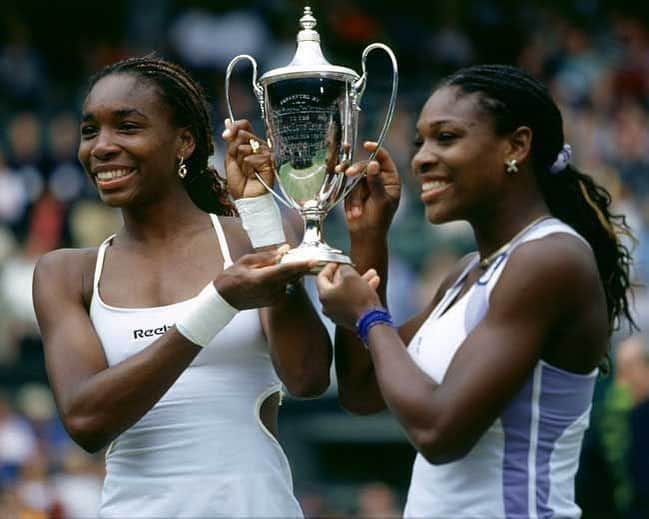 ビーナス・ウィリアムズのインスタグラム：「Our first Wimbledon doubles title. We played the Monday after the tournament was supposed to be finished!」