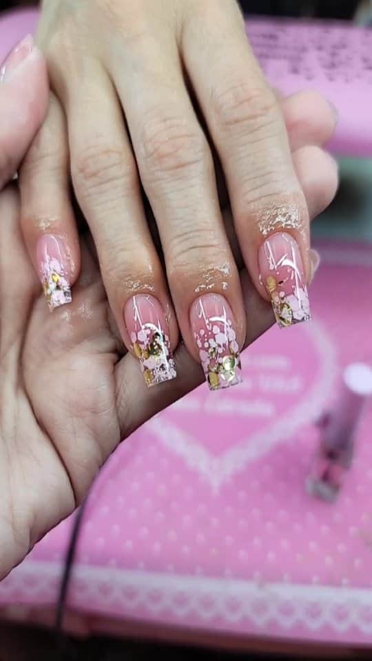 Max Estradaのインスタグラム：「Enailcouture.com new 123go bubble gum gel,  solid glue gel♡ vegan and Hypoallergenic.  Made in America 🇺🇸The moment so many have been waiting for is finally here! Enailcouture.com 123go maximum square is the longest flat boxy square pre made full coverage gel nail in the game. We also dropped xs sculpture square and magical ice hologram stickers☆Enailcouture.com 123go 5XL Coffin nails are the longest full coverage pre made gel nails in the world. They are EVERYTHING, made in America.Enailcouture.com new product drop ♡!~ 123go diy gel and our new charm nail stickers 😍Enailcouture.com made in American ♡!~Enailcouture.com 123go pre made gel nails are the game changer !~ perfect nails every time with no smells or dust!~ long lasting and easy removal , made in America! Enailcouture.com  #ネイル #nailpolish #nailswag #nailaddict #nailfashion #nailartheaven #nails2inspire #nailsofinstagram #instanails #naillife #nailporn #gelnails #gelpolish #stilettonails #nailaddict #nail #💅🏻 #nailtech#nailsonfleek #nailartwow #네일아트 #nails #nailart #notd #makeup #젤네일  #glamnails #nailcolor  #nailsalon #nailsdid #nailsoftheday Enailcouture.comEnailcouture.com macie neon ink design https://www.instagram.com/tv/CpELQ0KPAFr/?igshid=MWMzM2Q4ZmE=」