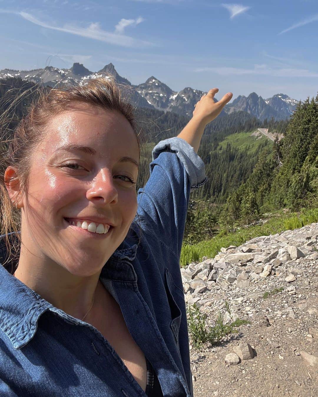 アシュリー・ワグナーのインスタグラム：「Ms. Rainier was serving looks for us all day. She’s giving nature extravaganza realness, and I’m so in love 🥰」