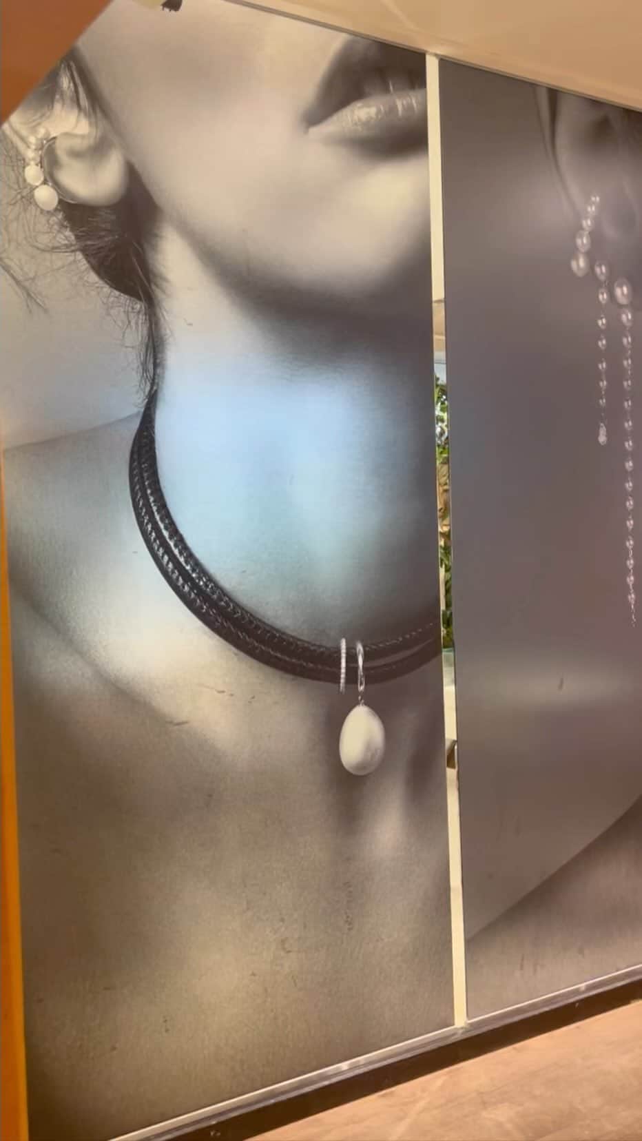M I Z U K Iのインスタグラム：「【Welcome to My World of Pearls】  MIZUKI x RON HERMAN Sendagaya Special Trunk Show Today & Tomorrow ♥️  Prive collection and Sea of Beauty Collection on display for today & tomorrow   Mizuki will be at the store 14:00 ~ 18:00  #ronherman #japan #event #mizuki #mizukijewels #mizukijewelry #prive #seaofbeauty」