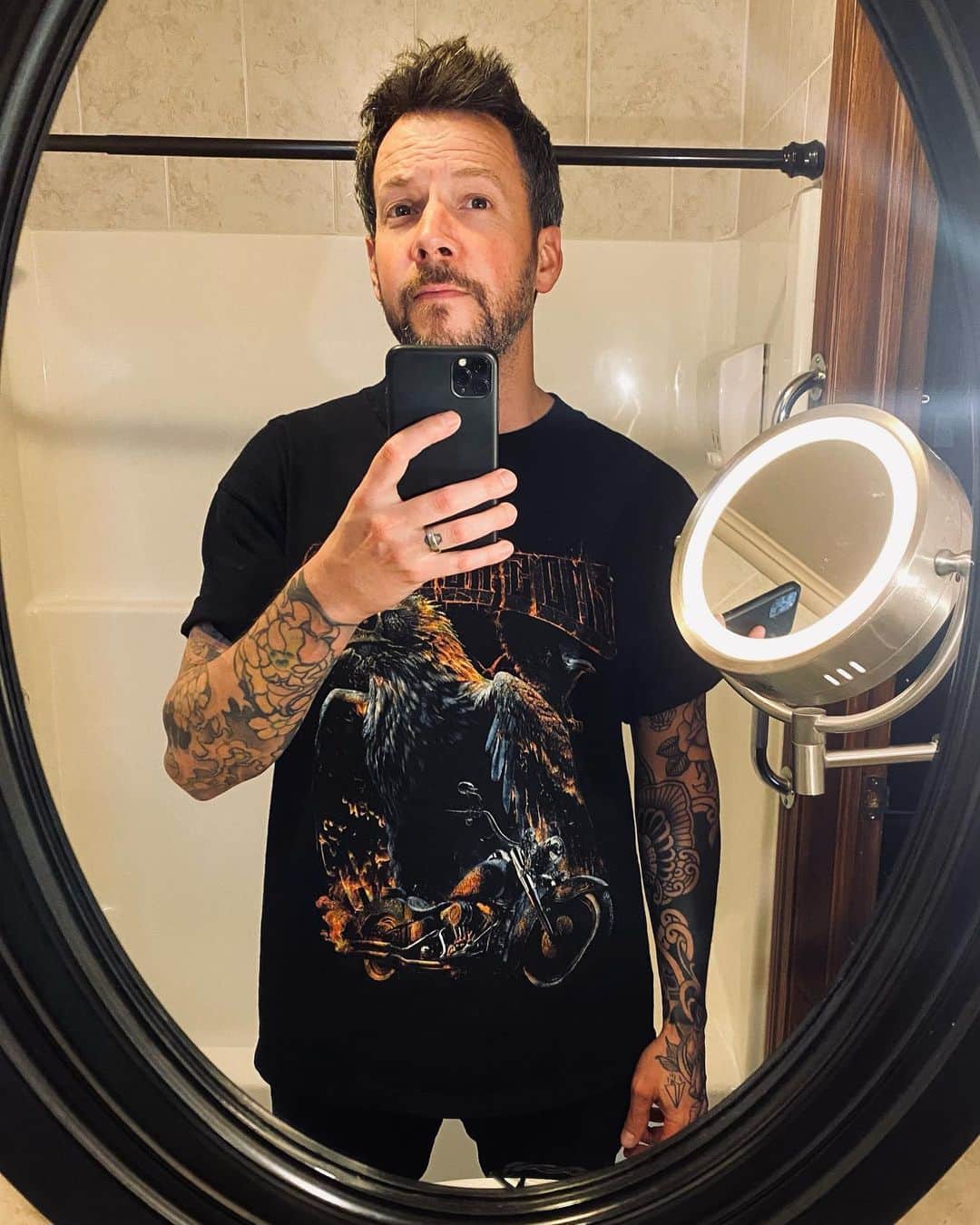 のインスタグラム：「Hair check. ✅  Showtime!! Let’s goooo!!!!!」