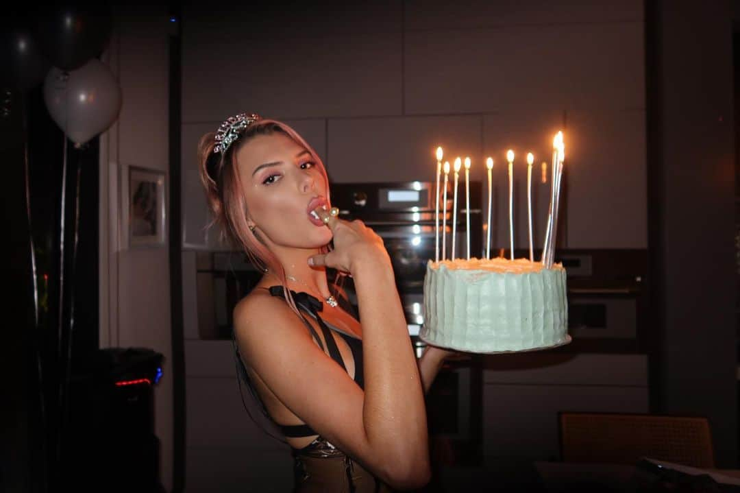 アリッサ・ヴァイオレットのインスタグラム：「finally got my birthday film back🎂💞」