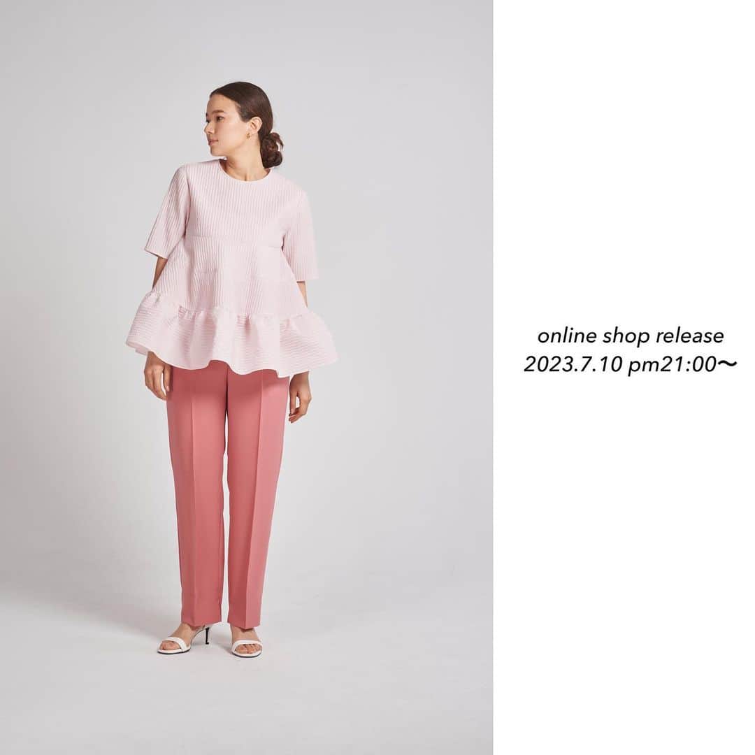 yoriのインスタグラム：「*online shop release*  7/10 pm21:00〜 2023summer 新作が入荷致します！  詳細は商品ページをご覧ください！  #フクレティアードブラウス #スカラップカラーカットソー #ギンガムスカラップカラーカットソー #バックリボンスイムウェア #ポケット付きスイムパンツ #ウエストリボンサロペット  #yori_japan」