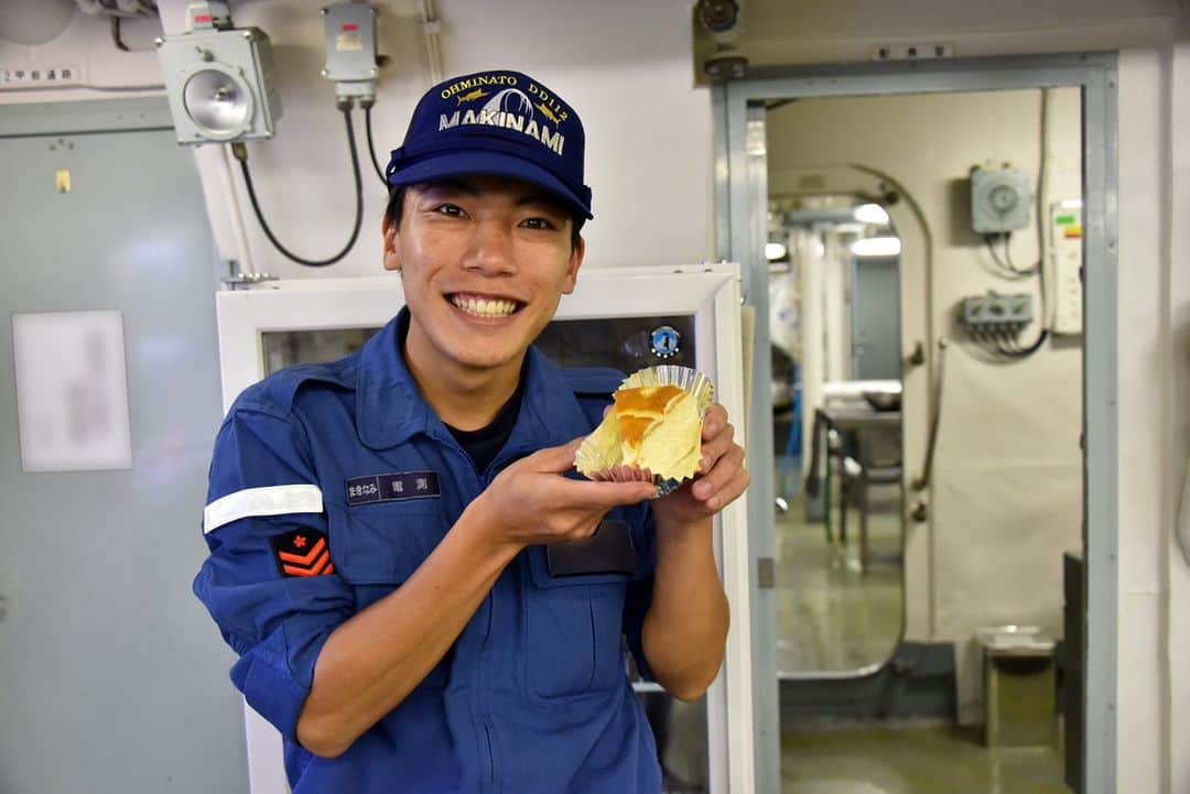 海上自衛隊さんのインスタグラム写真 - (海上自衛隊Instagram)「今月誕生日の隊員へ手作りケーキのプレゼント🍰 出港中のお祝いも嬉しいものです。  海自の給養員は隊員のために心のこもったサプライズもしています。  #まきなみ #誕生日 #おめでとう #サプライズ」7月8日 9時00分 - jmsdf_pr