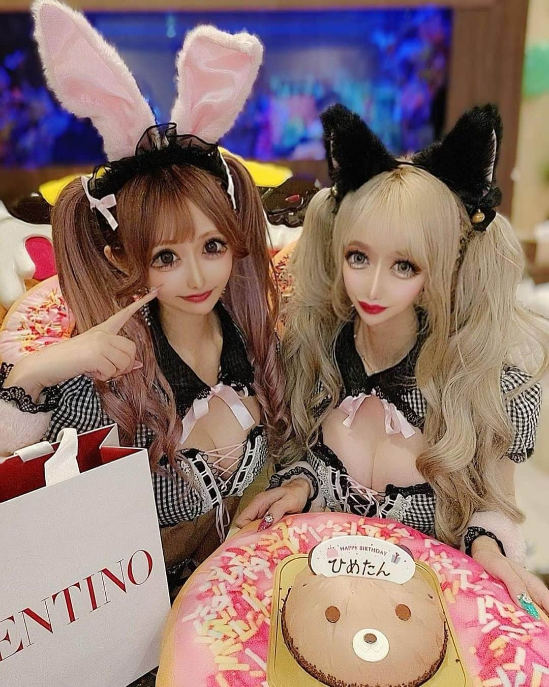 桜咲姫奈さんのインスタグラム写真 - (桜咲姫奈Instagram)「ももまるぴ🎀🐰🎀  お誕生日お祝いしてくれて ありがとう〜(⸝⸝⸝ᵒ̴̶̷̥́ - ᵒ̴̶̷̣̥̀⸝⸝⸝)🤍  色々事件あったけど笑 ラブホでお揃いコスプレして ケーキ食べて写メ大会して 楽しかった〜💕  #コスプレ  #コスプレ女子会  #ラブホ女子会  #お誕生日  #キャバ嬢」7月8日 9時15分 - himena_ousaki