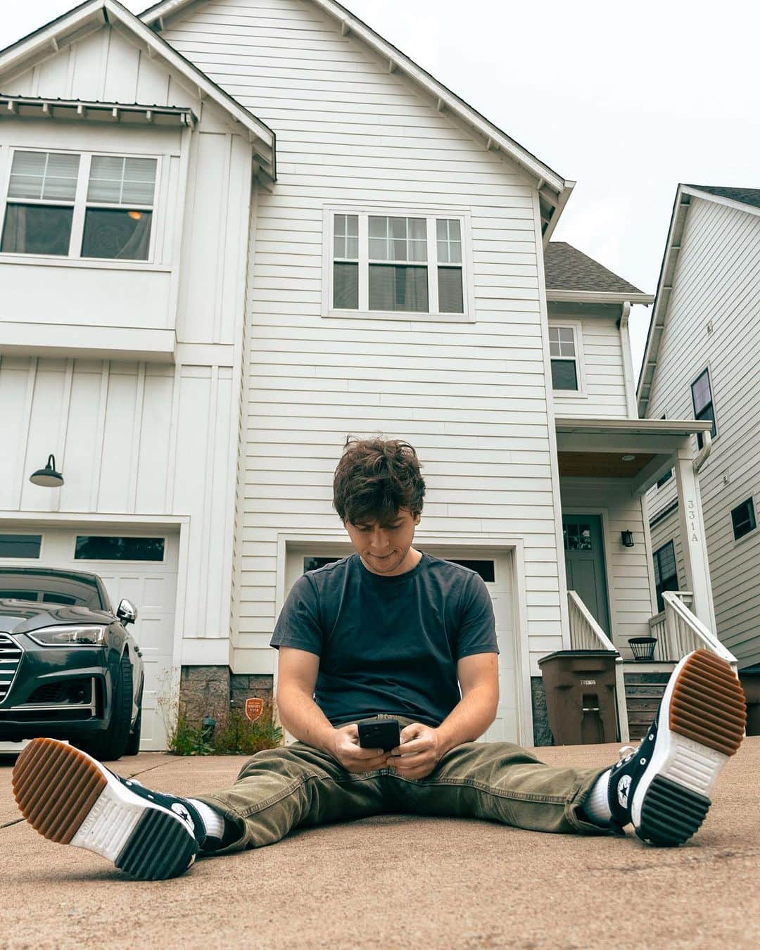 のインスタグラム：「inside of me there are 2 keatons   Corporate keaton who is cool calm and collected and unhinged keaton who will eat a cigarette whole if he was asked to  Both of them are fighting for control everyday, and my name isn’t even keaton   @mattys.jpg」