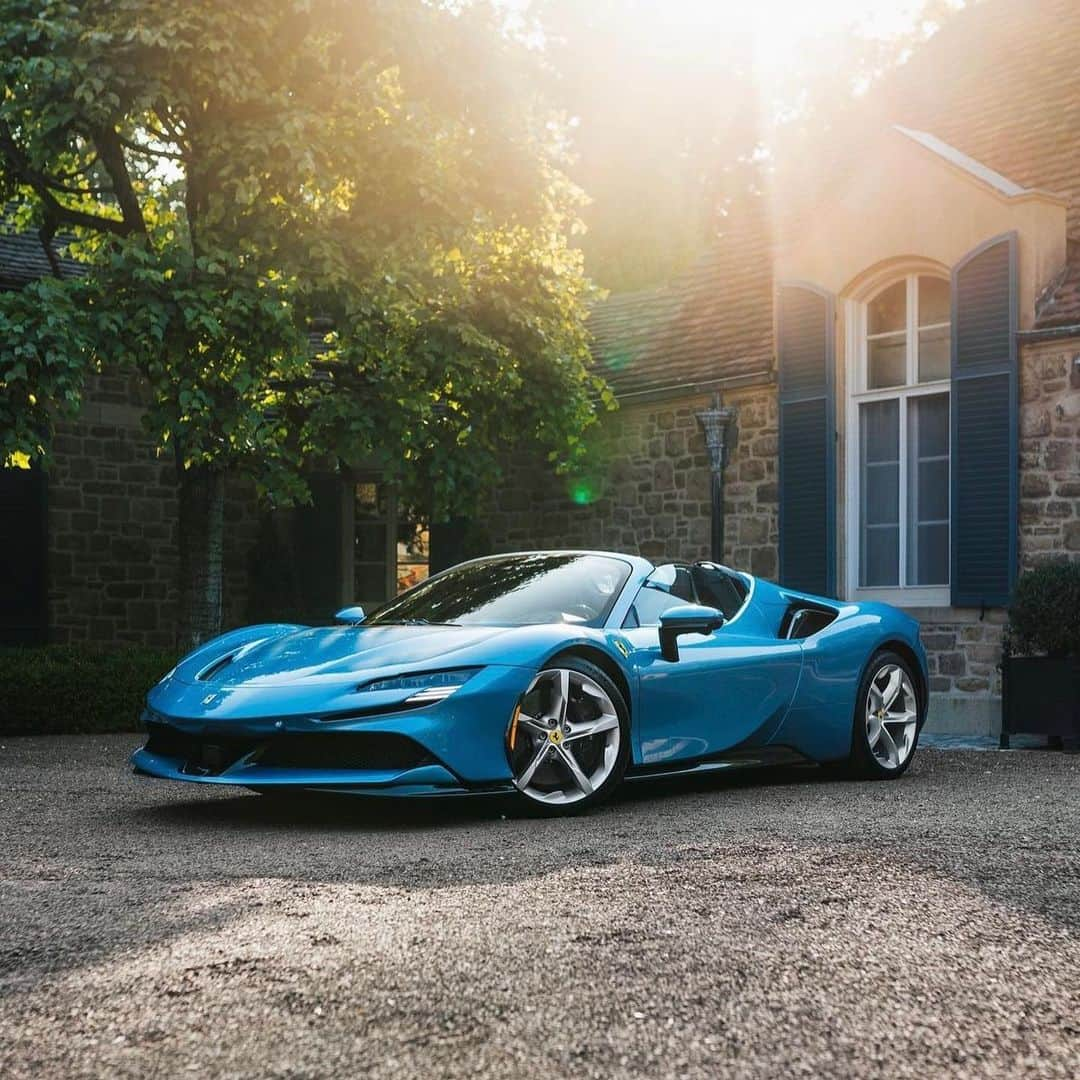 Ferrari USAさんのインスタグラム写真 - (Ferrari USAInstagram)「It’s go time. #FerrariFriday⁣ ⁣⁣ 📷:⁣⁣ @ferraricentralnewjersey⁣⁣ @cauleyferrari⁣⁣ @ferrariphl⁣⁣ @ferrarifortlauderdale⁣⁣ @ferrarilakeforest」7月8日 10時00分 - ferrariusa